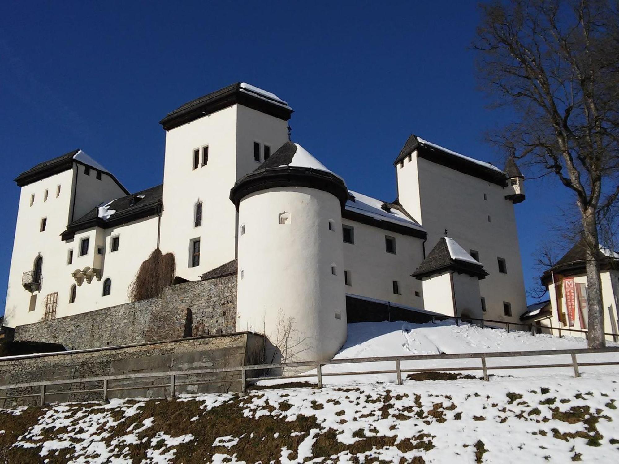 Luxurious Mansion In Goldegg Near Skiing Area Exterior photo